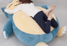 《Pokemon》系列超巨型卡比獸 Cushion 正式出貨！日本買家收貨後紛紛叫苦連天-德州扑克迷