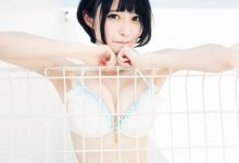 清純系少女也要「奶壓欄杆」！「雪白嫩肉」從縫隙中溢出，無辜表情威力太猛啦！-德州扑克迷