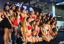 【JKF X 2016 Adult Expo】Show Girl 人氣票選 第一名就是她-德州扑克迷