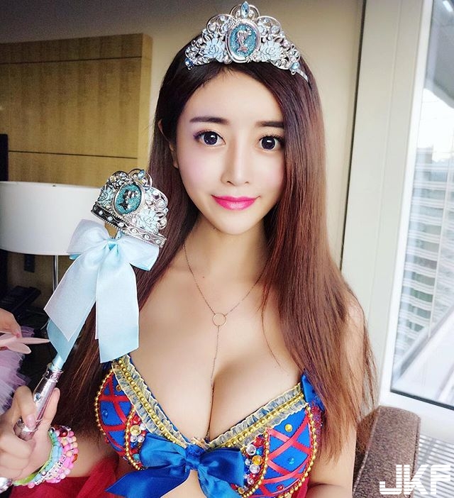 18歲嫩模！讓人窒息的超高含乳量！