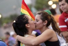 假裝自己是同志請女生跟他舌吻　我也來宣布出櫃好了-德州扑克迷