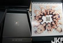 抓住眾人目光！辦公桌上擺「這本年曆」　全天下男人羨慕死你啊～-德州扑克迷