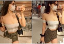 百貨商場驚見「爆乳口罩妹」，超低胸視角火辣自拍，巨大H奶要掉出了！-德州扑克迷