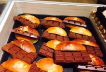 巧克力控要瘋了！這麵包裡竟夾了一整片巧克力？網友：老闆真豪邁-德州扑克迷