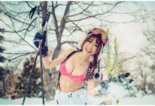 雪地上最火辣的焦點，「性感正妹」紗那醬在冰天雪地裡解放火辣好身材！-德州扑克迷