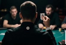 【EV扑克】对抗盲注反击:BTN起手牌如何调整范围?-德州扑克迷