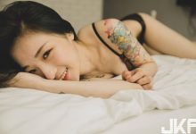 D奶「刺青妹菇菇」娜美身材超不科學　厭世眼神讓人想調教了-德州扑克迷