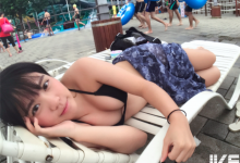 麗寶樂園驚見「比基尼橫躺辣妹」！超巨大胸器讓遊客都噴鼻血了！-德州扑克迷