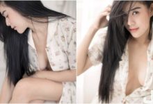 「白嫩大奶妹」剛出浴！睡衣開開大方抹乳液！「火辣美體」好勾人啊！-德州扑克迷