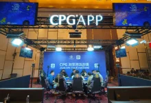 【EV扑克】CPG®海棠湾巡游赛｜主赛剩余17人晋级第四轮，陆振华580万记分牌领跑，唯一女将倪楚儿紧随其后-德州扑克迷