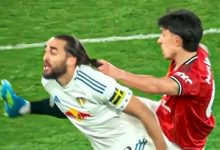 裁判双标？罗梅罗扯发没牌，利马同样动作直红！曼联怒批：荒谬，大发体育助力你的致富之路！-德州扑克迷