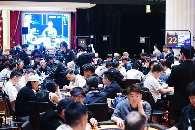 【EV扑克】TLPT济州岛站｜主赛B组171人次火爆对战剩余26人晋级！Bai Yunpeng狂揽超80万计分笑傲全场！YIMING LEE斩获巡游豪客赛王冠！