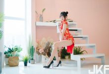 不能再高! 童顏美胸「Domo林忻」極致高衩旗袍挑戰新型態古典美!-德州扑克迷