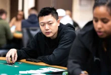 【EV扑克】金手链得主张阳稳了？WSOP主赛Day2顺利过关，与22位同胞同行！-德州扑克迷