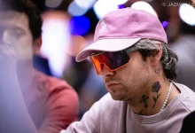 【EV扑克】离谱!读牌百分百正确却直接出局,WSOP主赛事这手英雄跟注看懵全场-德州扑克迷