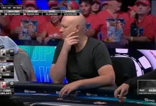 【EV扑克】决赛桌AA撞99，JJ为何秒弃？WSOP主赛第五名出局手牌深度解析-德州扑克迷